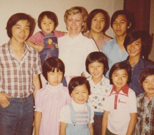 Judy Dirks with children from Vietnamese families (May 30, 1980). Photo courtesy of Judy Dirks.