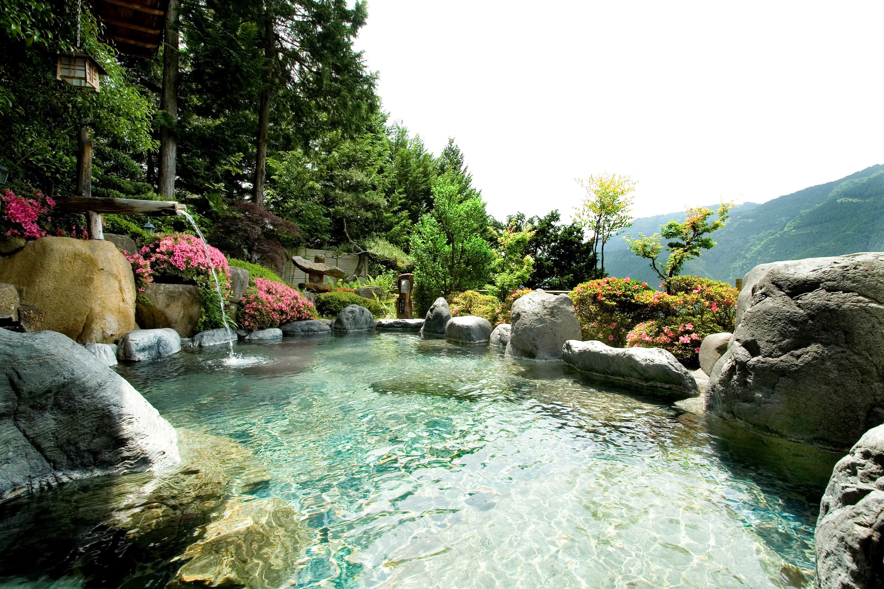 onsen-japanese-public-bathing-experience-environmental