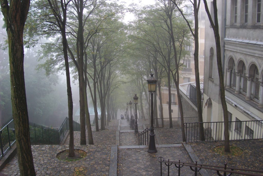 Kertesz, Julle. "Butte Montmartre dans le brume." Flickr, October 2007. Accessed July 28, 2015. 