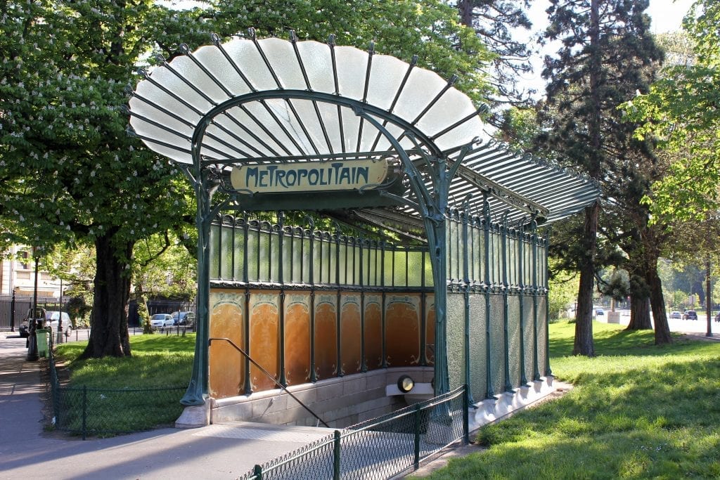 Bellomonte, "Paris Metro 2 Porte Dauphine Libellule," Wikimedia Commons, accessed July 28, 2015.